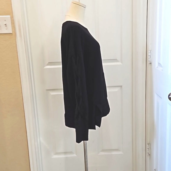 Xersion Braided Sleeve Detail Crew Sweatshirt  Size M - Picture 4 of 7